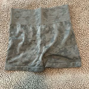 never worn camo shorts